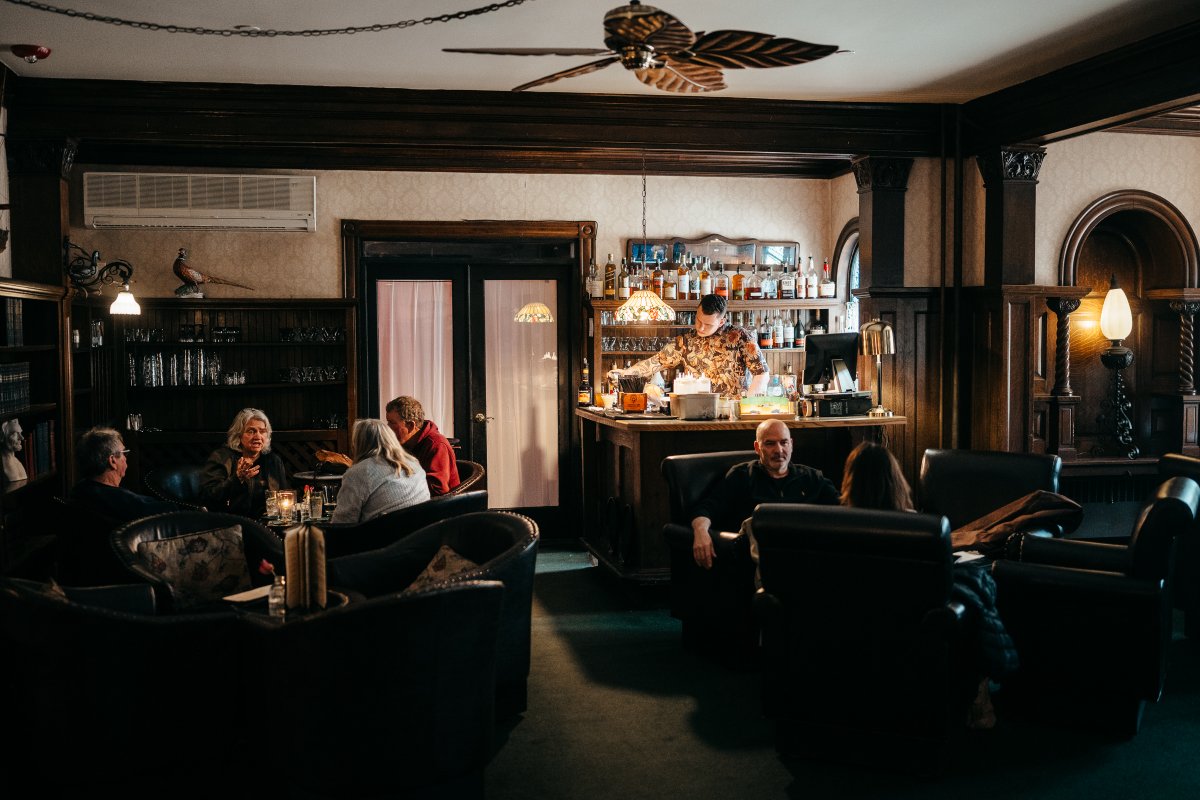 StonehurstManor's tweet image. 📚✨ Step into history at The Library Lounge at Stonehurst Manor. Cozy up by the fire with a classic Manhattan or our famous Espresso Martini. A timeless spot for great drinks, warm conversations, and lasting memories. Open nightly—no reservations needed! #LibraryLounge