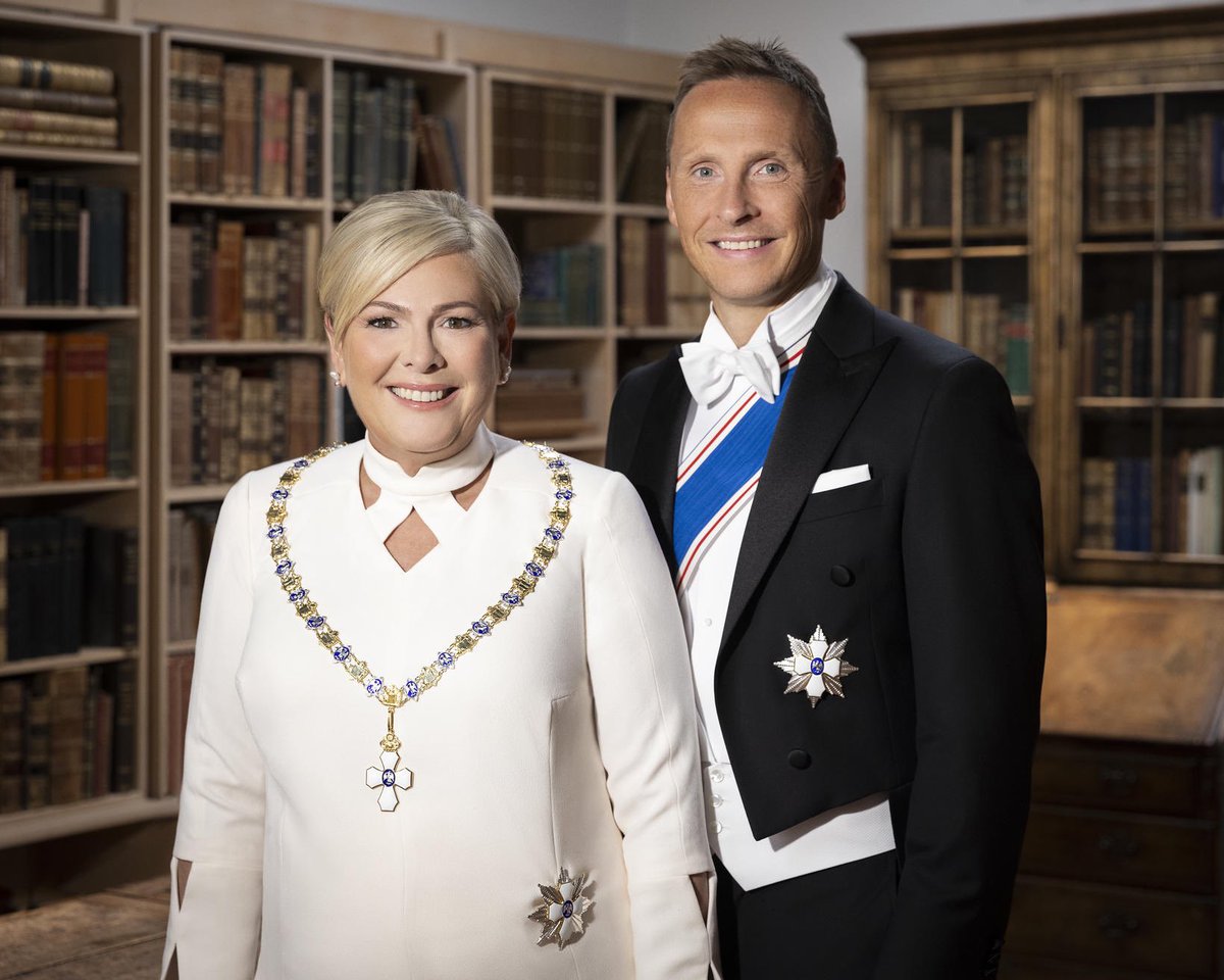 A state visit by 🇮🇸 President Halla Tómasdóttir and Mr. Björn Skúlason to 🇳🇴 HM King Harald and HM Queen Sonja will find place 8th-10th of April. 
Information here: kongehuset.no/artikkel.html?…
📷Jørgen Gomnæs/Det kongelige Slott
📷 Forseti Íslands