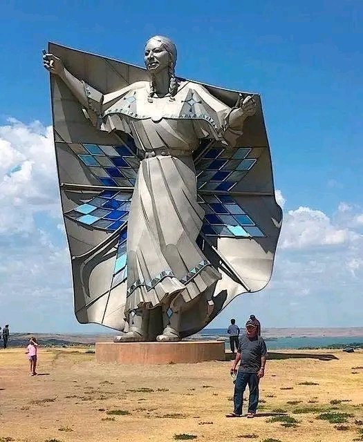 proud_native_am's tweet photo. I don't know why this hasn't received more publicity, but this fifty-foot sculpture was unveiled recently in South Dakota. https://t.co/nl3gBeez1x