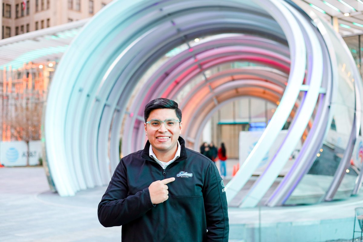 East Tennessee 🛬 Dallas, Texas

It was our pleasure to see Associate Director Javier in the AT&amp;T Discovery District. The occasion for his visit: to take part in an executive development program at SMU. We’ll be on the lookout for more exciting updates from him!

#LifeAtATT