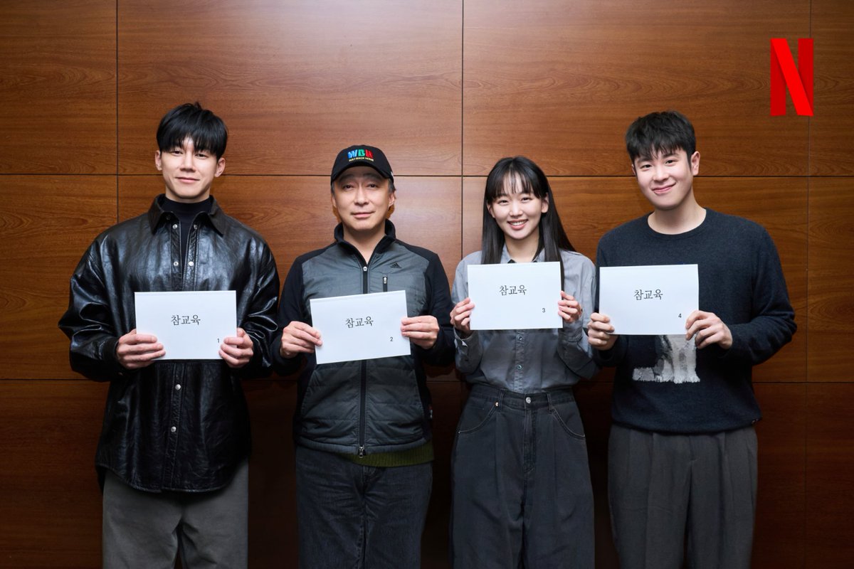 NetflixKR's tweet photo. 선 넘는 학생, 교사, 학부모로부터 무너진 학교를 지켜라.

진정한 교육의 의미를 일깨워줄 교권보호국의 통쾌하고 시원한 참교육이 시작된다!

넷플릭스 시리즈 <참교육>.
김무열, 이성민, 진기주, 표지훈 캐스팅 확정. 오직 넷플릭스에서. https://t.co/xJCx3uG2mF