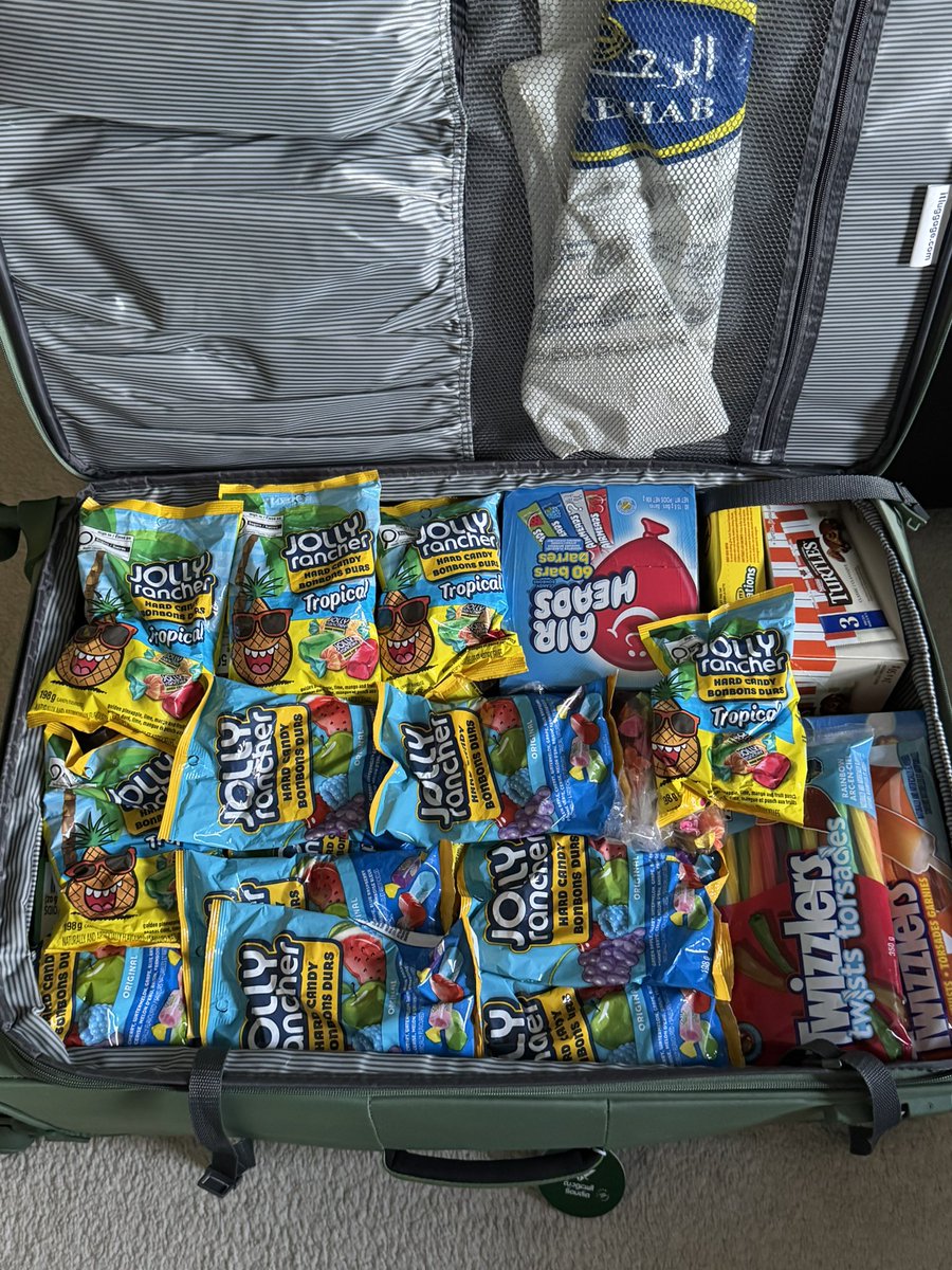 Have got 30kg of Canadian candies/sweets and goodies to distribute to the guests of Rasūlullāh ﷺ in Madinah al-Munawwarah. 

Come and find me in Madinah at Iftar time 😉💚