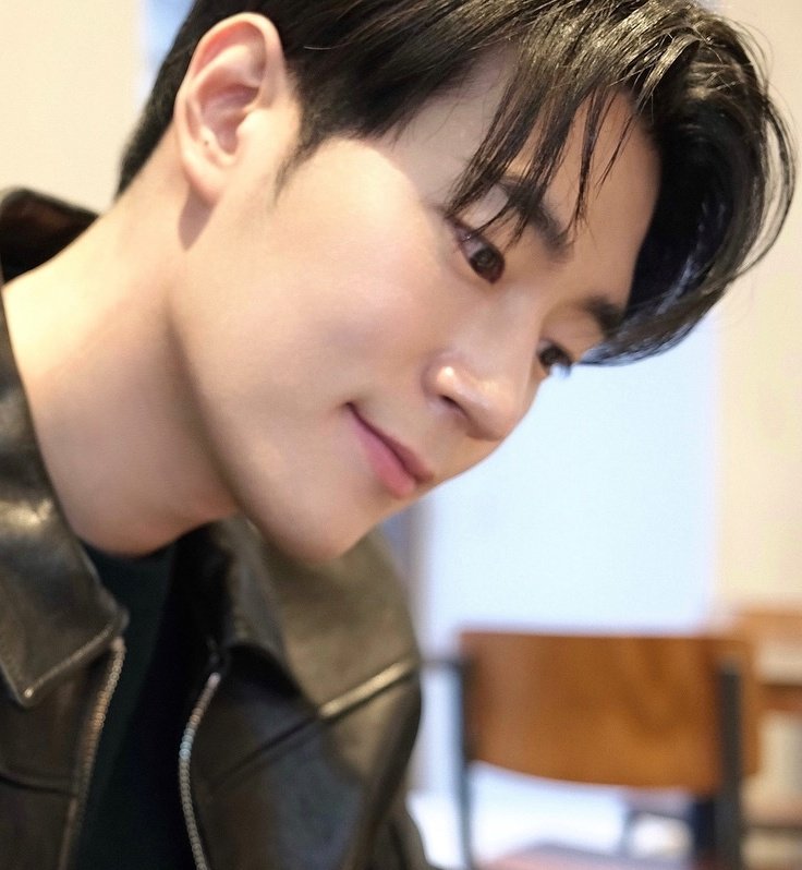 예쁜애가 예쁜거 티내는중