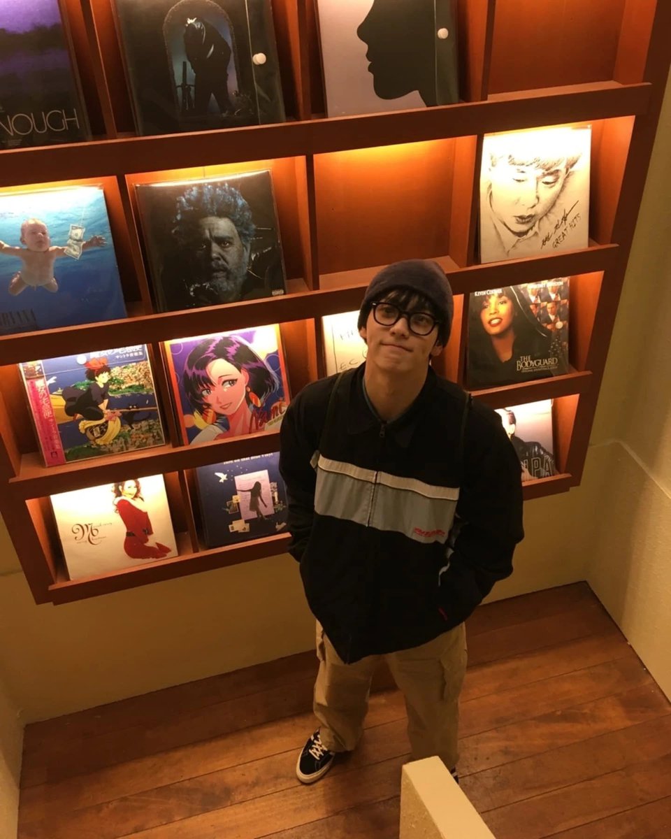 formysoooobins2's tweet photo. 250319 #수빈 경주여행 인스타 장소 정보

📍 경주 황금십원빵 
손에 꼬옥 쥐고 있는 반쯤 먹은 치즈빵ᆢ

📍 황남옥수수
십원빵 들고 짱 귀여운 사진 찍은 곳, 옥수수 디저트도 먹었을 거라 추정됨

📍 바이닐바이브
LP 음반 카페 (수빈 픽 - 초코우유)

📍동궁과 월지
야경이 예쁜 경주의 관광명소 https://t.co/kpxMUsR7f2