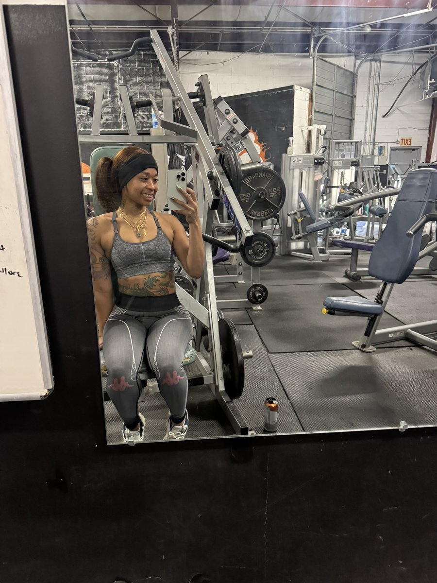 TiaCorine's tweet image. get in the gym bookie 💋