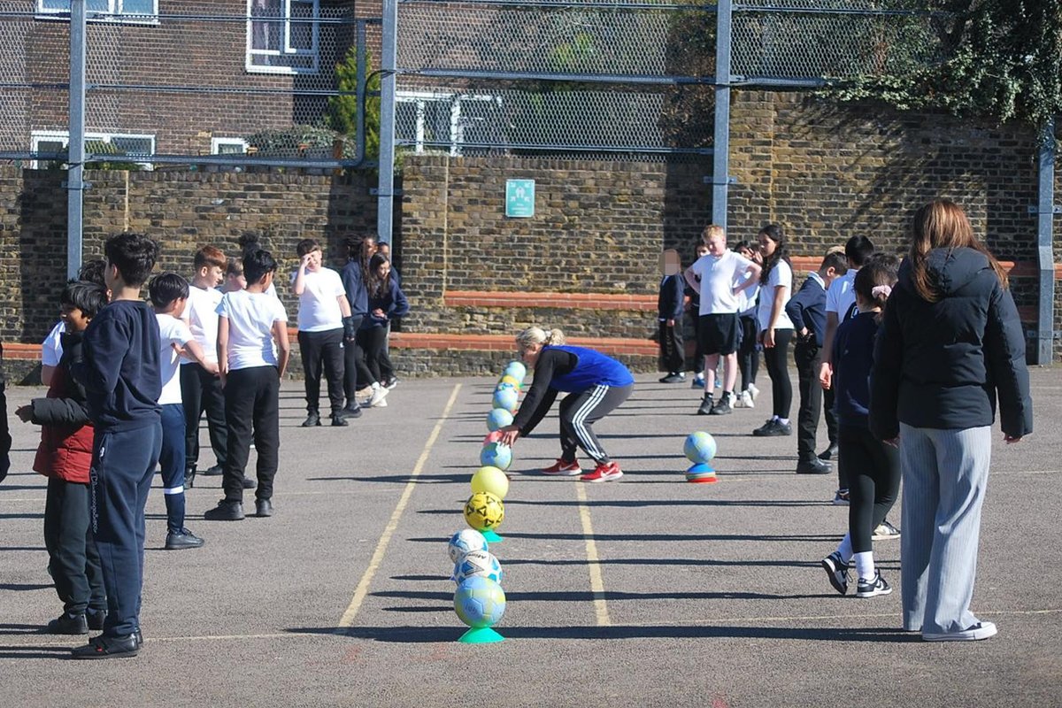 Gallions Mount School tweet media