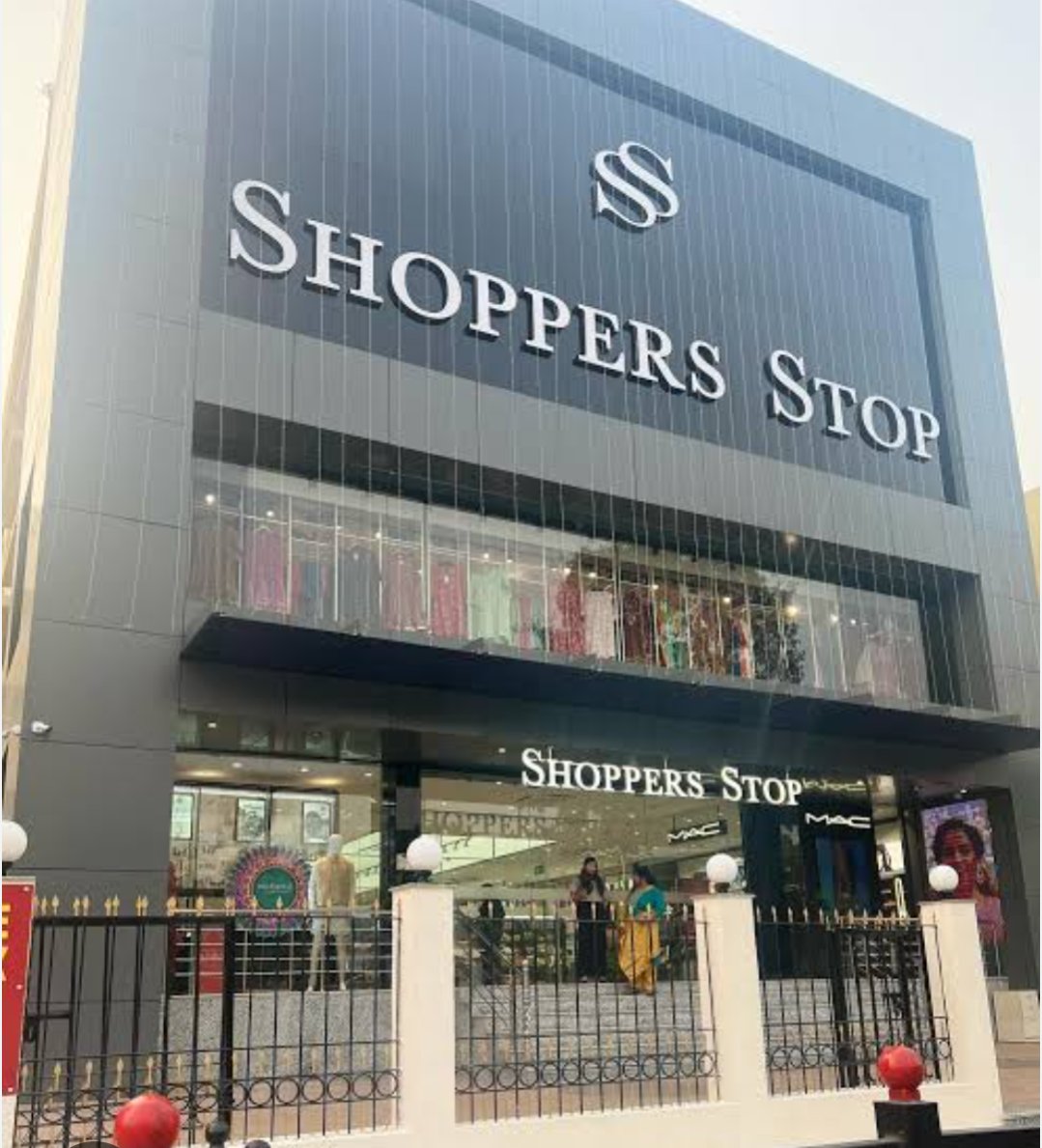 Jaankari_UP's tweet photo. बदलता प्रयागराज.
Prayagraj Civil Lines.
#WestSide. #shoppersstop #Starbucks #theyellowchilli https://t.co/VA0i7z83su