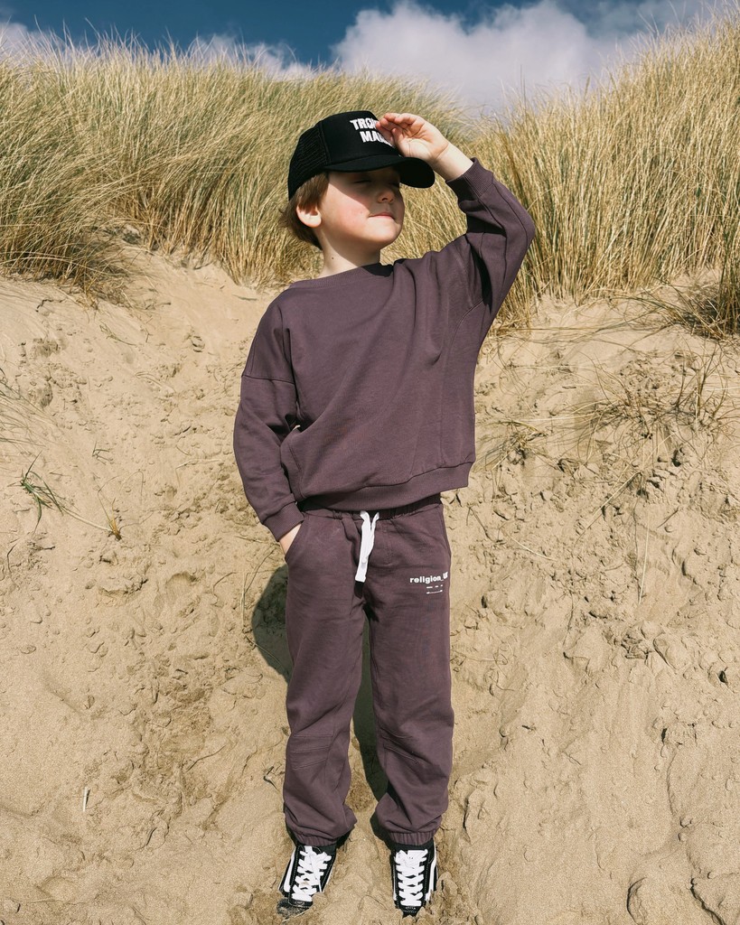 Religion_UK's tweet image. Comfy co-ords. Crafted from 100% cotton. With plenty of room to play⁠
SWEATSHIRT - rlgn.shop/uibtZ
PANTS - rlgn.shop/uibtY⁠
#kidswear #childrenswear #coord #twopiece #ootd