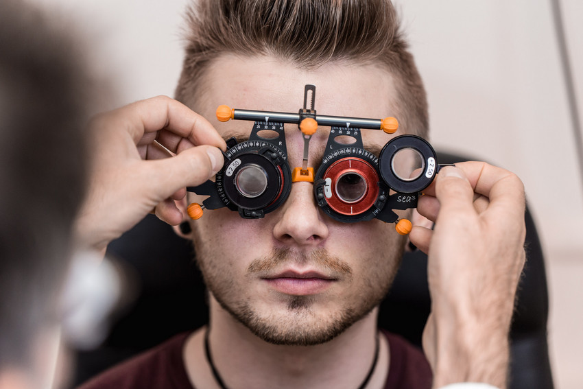 Do you see life through rose-tinted glasses?

Darragh Harkin's thesis aims to explore the efficacy of coloured lenses in adults with visual stress through the largest investigation of coloured lens performance on readers to date.

Learn more: bit.ly/4hyohsC

#WeAreUU