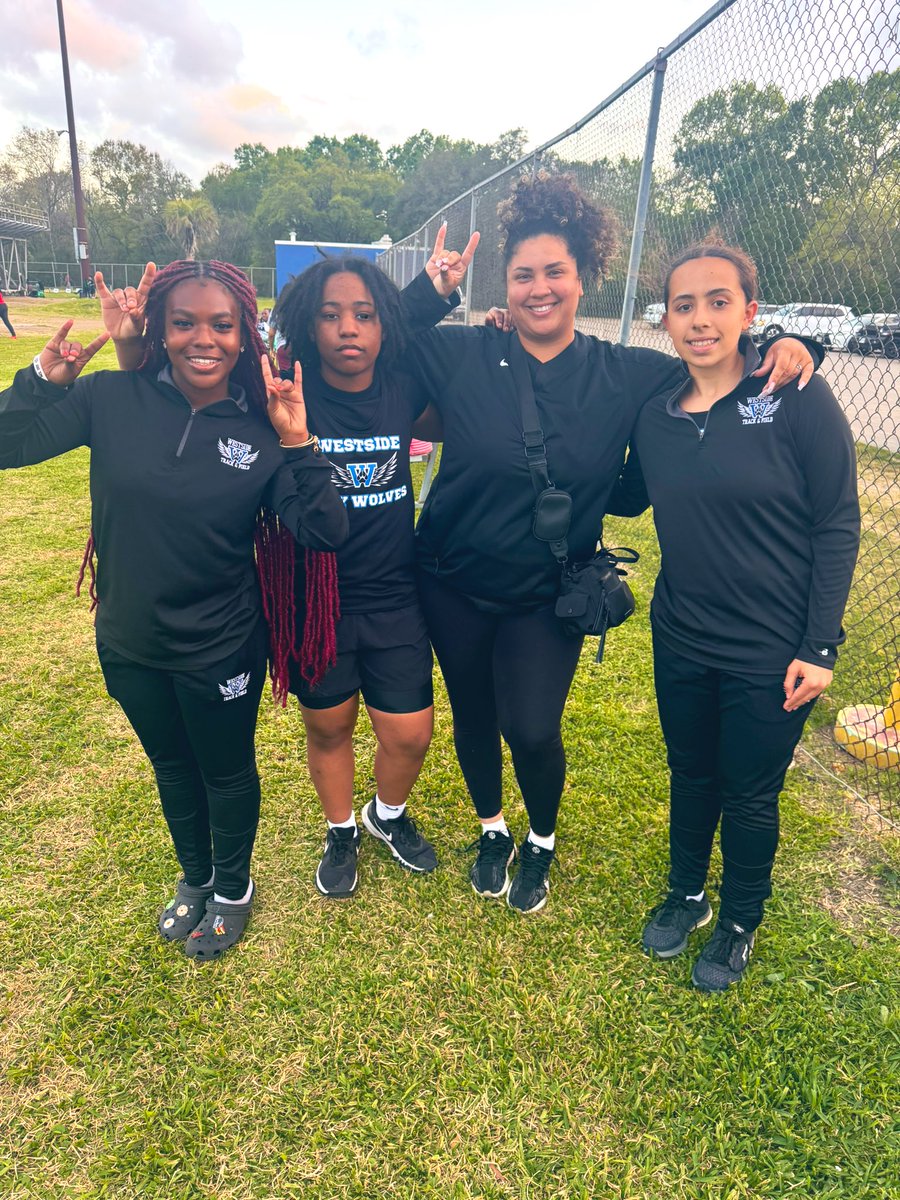 Congrats to my JV throwers on placing 2nd 🥈in discus and 2nd🥈 and 3rd 🥉in shot 👏🏽🐺 GO WOLVES ✨