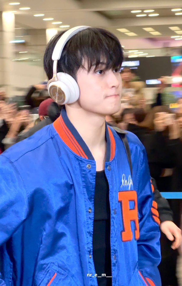marklopsemangka's tweet photo. mark lee in real life 🫠 https://t.co/Dw8OBEvrbt