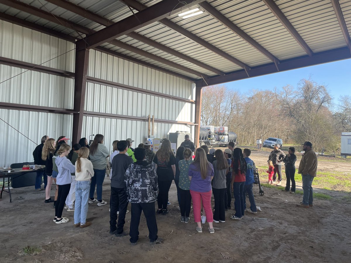 Jalynne Ward (@washco_agagent) on Twitter photo This group of students were so much fun last week! They got to tour Manning Farms, asked GREAT questions, and then rotated through safety games on sun exposure, PPE, chemicals, & grain bins. ☀️🦺🧪🌾 This group of students were so much fun last week! They got to tour Manning Farms, asked GREAT questions, and then rotated through safety games on sun exposure, PPE, chemicals, & grain bins. ☀️🦺🧪🌾