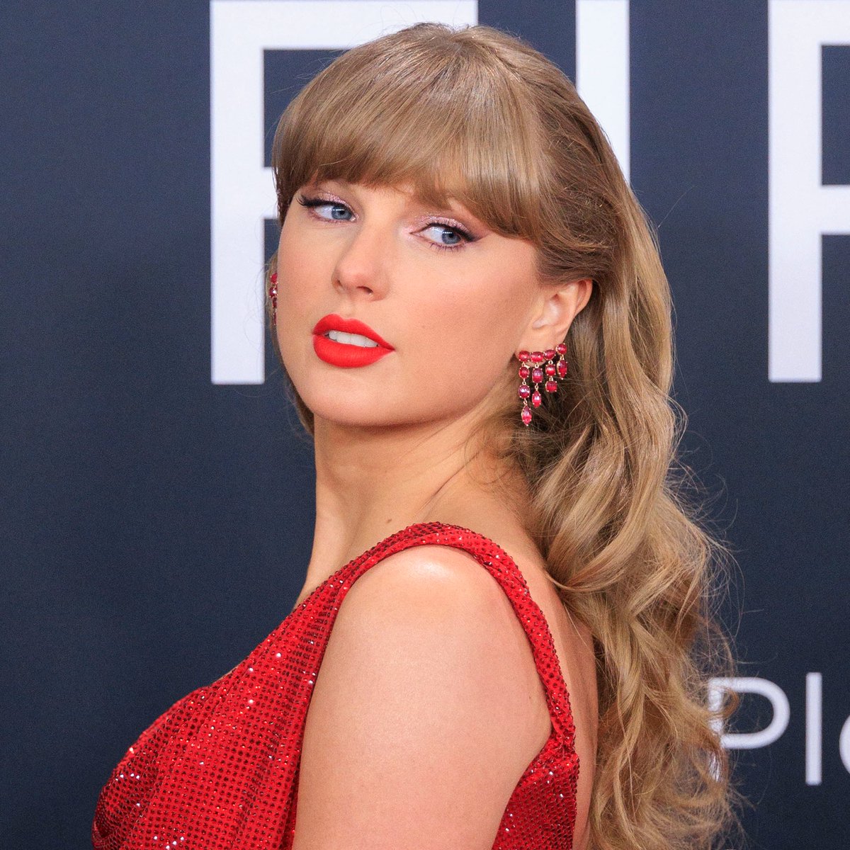 SeriesBrasil's tweet image. Taylor Swift foi eleita a MAIOR artista feminina do século 21 pela Billboard.