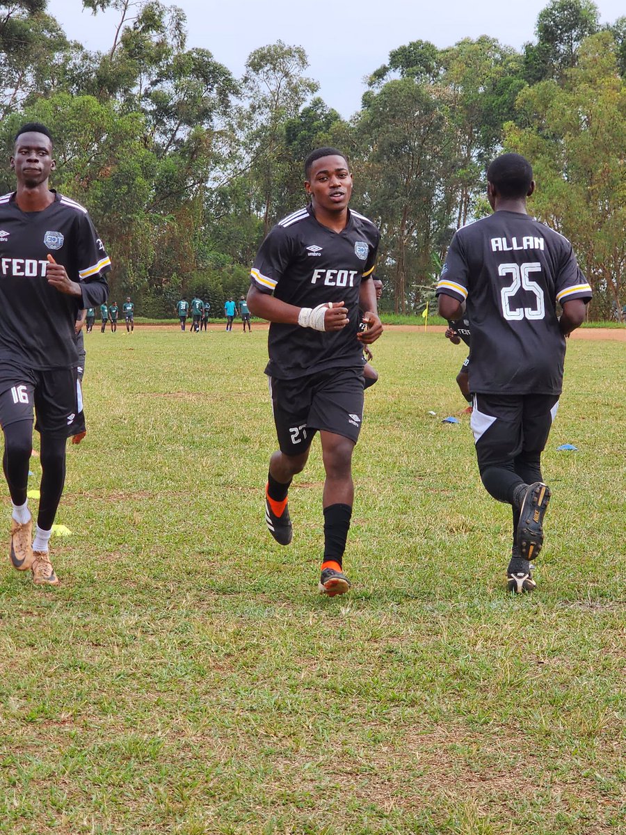 UCU_EngEnvt's tweet photo. Checking the pitch for the #InterFaculty
⚫️FEDT vs. 🟢BizSch https://t.co/1dd6bydZHP