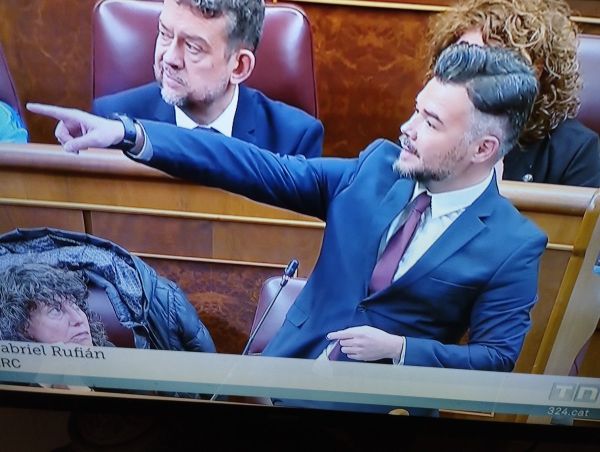 Aquí el teniu, senyalant és seu enemic. 
No us fa vergonya Srs d'<a href="/Esquerra_ERC/">Esquerra Republicana</a> tenir a Madrit aquest Txixarelo acomplexat només atacant només altres catalans?