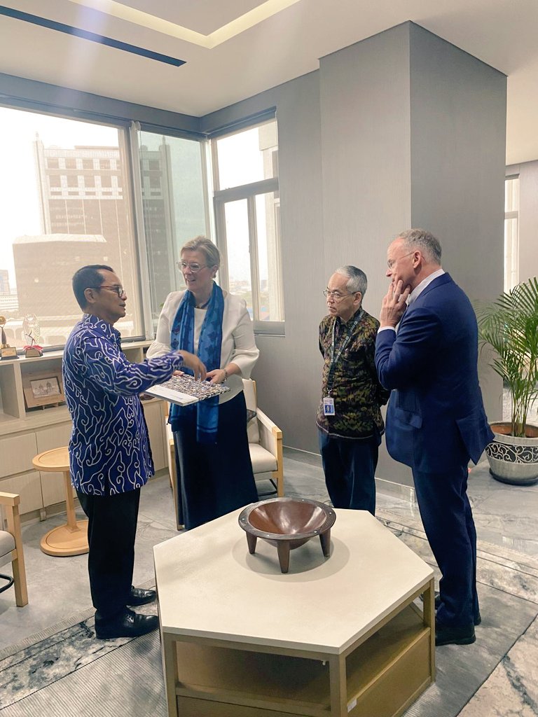 Louise Chamberlain (@chamberlainsdgs) on Twitter photo On my visit to #Indonesia, I had the opportunity to exchange w Deputy Minister of Foreign Affairs Mr Tri Tharyat on how #volunteers contribute to the effectiveness of @UN_indonesia at policy, programme and field level - and how Indonesians serve as <a href="/UNVolunteers/">UN Volunteers</a> internationally On my visit to #Indonesia, I had the opportunity to exchange w Deputy Minister of Foreign Affairs Mr Tri Tharyat on how #volunteers contribute to the effectiveness of @UN_indonesia at policy, programme and field level - and how Indonesians serve as <a href="/UNVolunteers/">UN Volunteers</a> internationally