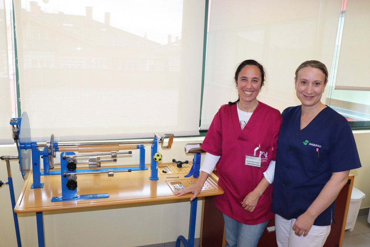 CentroCREER's tweet photo. María Victoria D'Angelo Lasarte, estudiante de 4º curso del Grado en Terapia Ocupacional de la @UBUEstudiantes finaliza hoy su formación práctica iniciada en el mes de febrero en @CentroCREER @Imserso con la supervisión de la terapeuta ocupacional Almudena Caño #PracticumCreer https://t.co/oSwSKFyenp
