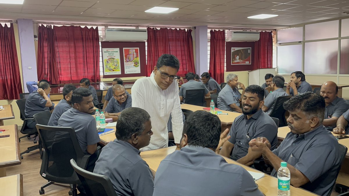 aurijit's tweet photo. A  fulfilling #UnlockYourPotential session for @EvereadyIndia  at their Maddur plant in Karnataka.
A   committed bunch of professionals, devoted  quality time 2 imbibe d  knowledge of ourselves. #unselfishness #vedanta #AncientWisdom #Peace https://t.co/Pf38vEmR2E