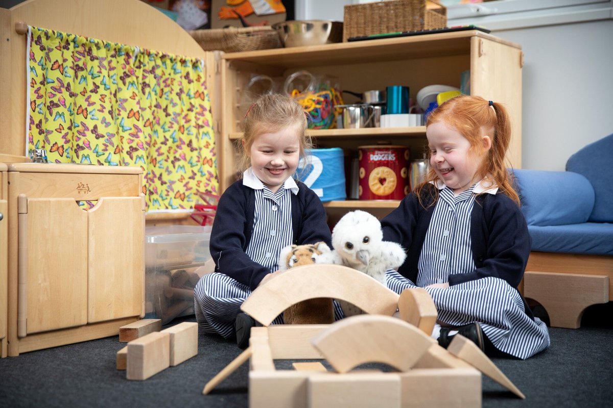 TheQueensSchool's tweet image. Calling all families with daughters aged 2-5! Come &amp;amp; join our Stay &amp;amp; Play sessions! Each hour is packed with fun &amp;amp; learning &amp;amp; a great opportunity for your daughter to explore our Reception classroom. Register online bit.ly/4hih1AC?utm_so… #StayAndPlay #Reception #Transition