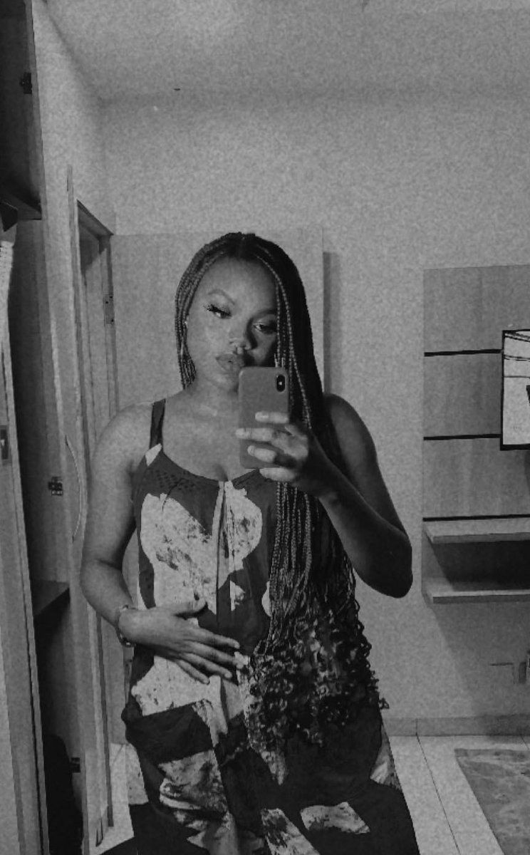 JfairyB's tweet photo. 🖤
#blackandwhitephotography 
#mirrorselfie https://t.co/viYcsDQ8hc