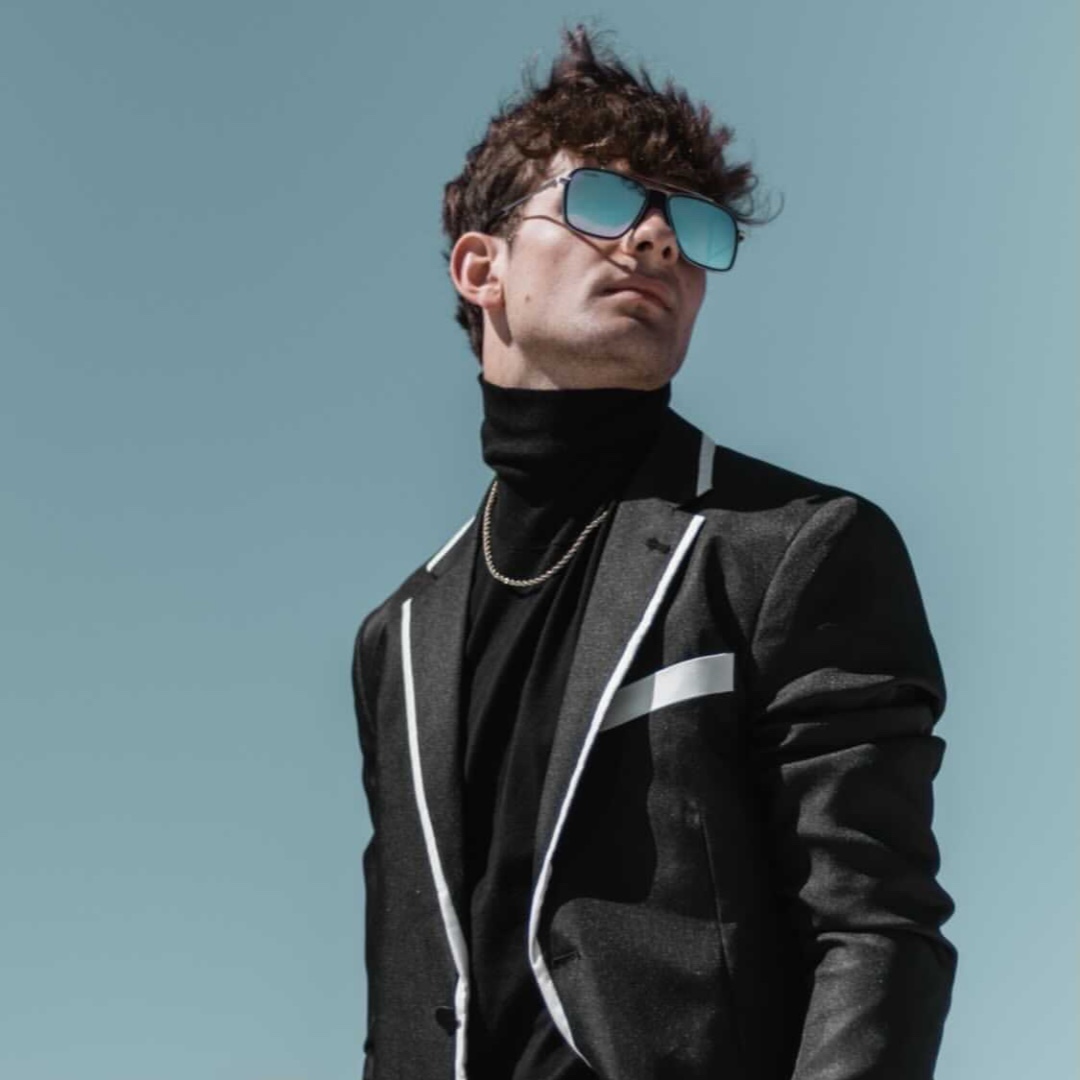 buyVshades's tweet photo. 'Signature 01' Revo Lens Navigator #Sunglasses by #VSHADES worn by Chase Christian: https://t.co/Ie6ibjaamH https://t.co/cr53Gb1KQ1