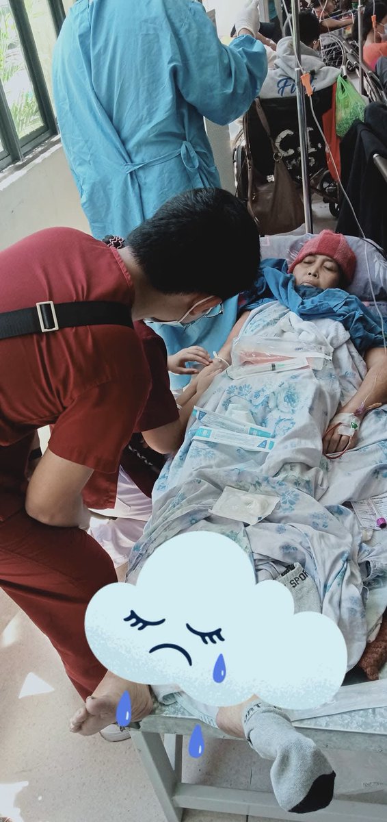KiraCheezy's tweet photo. Guys please spread this again🙏😭

My mom is out of the room because we don’t have money to stay in the surgery room since we have pending payment that need to be pay so my mom is staying in the hall way for now😔💔

My mom urgently need oxygen tank😭🙏

https://t.co/j96rWb259y https://t.co/GvTWPpm2ov