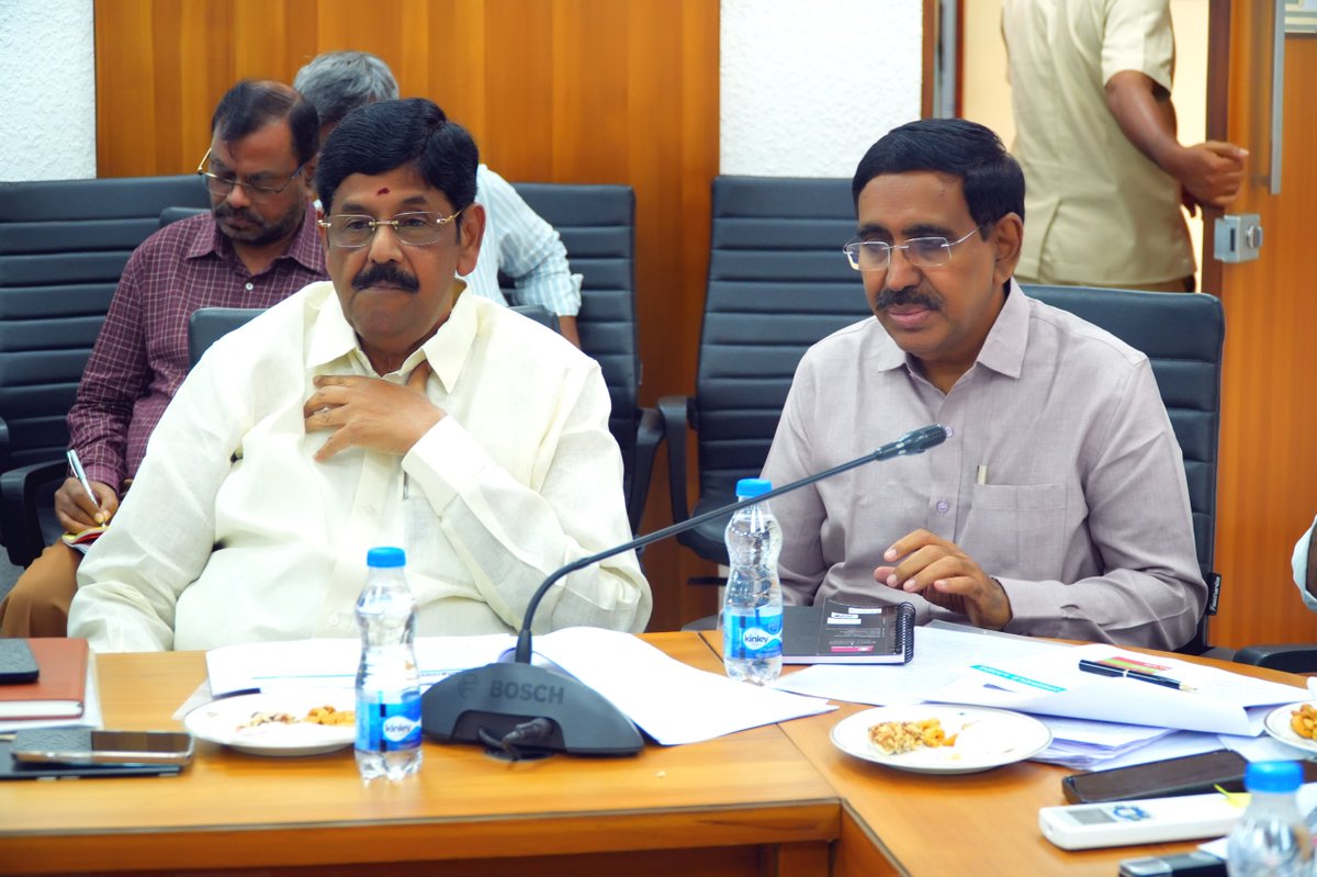 Dr_NarayanaP's tweet image. ఈ రోజు భూ పరిపాలన సంస్కరణలపై సచివాలయంలో నిర్వహించిన మంత్రివర్గ ఉపసంఘం సమావేశంలో పాల్గొనడం జరిగింది. 

నాతో పాటు ఈ సమావేశంలో మంత్రులు @SatyaAnagani  , @PayyavulaOffl  , ఆనం రామనారాయణ రెడ్డి, ఫరూక్, మరియు @tgbharath   పాల్గొన్నారు.

 #LandReforms #Governance #idhimanchiprabhutvam…