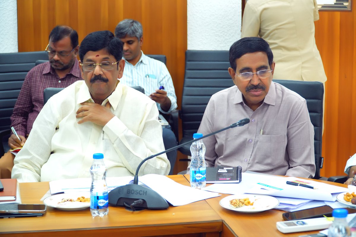 Dr_NarayanaP's tweet image. ఈ రోజు భూ పరిపాలన సంస్కరణలపై సచివాలయంలో నిర్వహించిన మంత్రివర్గ ఉపసంఘం సమావేశంలో పాల్గొనడం జరిగింది. 

నాతో పాటు ఈ సమావేశంలో మంత్రులు @SatyaAnagani  , @PayyavulaOffl  , ఆనం రామనారాయణ రెడ్డి, ఫరూక్, మరియు @tgbharath   పాల్గొన్నారు.

 #LandReforms #Governance #idhimanchiprabhutvam…