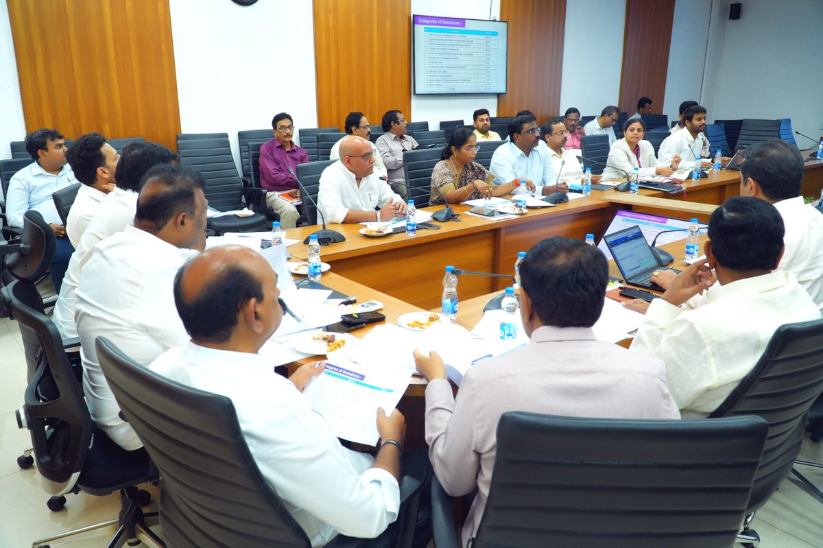 Dr_NarayanaP's tweet image. ఈ రోజు భూ పరిపాలన సంస్కరణలపై సచివాలయంలో నిర్వహించిన మంత్రివర్గ ఉపసంఘం సమావేశంలో పాల్గొనడం జరిగింది. 

నాతో పాటు ఈ సమావేశంలో మంత్రులు @SatyaAnagani  , @PayyavulaOffl  , ఆనం రామనారాయణ రెడ్డి, ఫరూక్, మరియు @tgbharath   పాల్గొన్నారు.

 #LandReforms #Governance #idhimanchiprabhutvam…