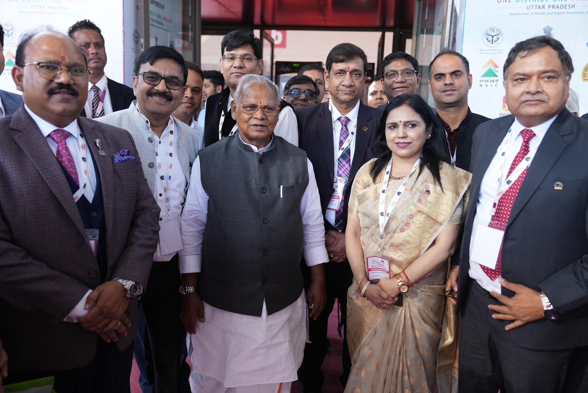 jitanrmanjhi's tweet image. &quot;अपने देशी उत्पाद को हमें दुनिया भर में वोकल करने की जरूरत हैं जिसके लिए हमारा मंत्रालय @minmsme निरंतर प्रयासरत है। माननीय प्रधानमंत्री श्री @narendramodi जी के द्वारा दिया गया मंत्र #BeVocalForLocal को हमें तेजी से आगे बढ़ाना होगा।&quot;
आज #भारत_मंडपम, दिल्ली मे आयोजित…