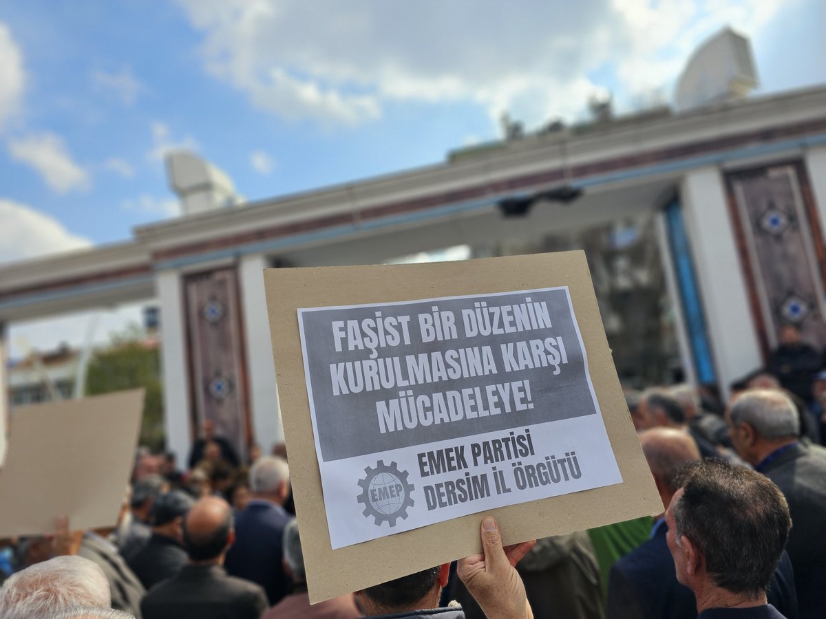 Genel Başkanımız Seyit Aslan (<a href="/seyitaslan1917/">Seyit Aslan</a>) ile birlikte  hukuksuzluğa, kayyum atamalarına, baskılara ve tutuklamalara karşı gerçekleştirilen yürüyüşe katıldık.