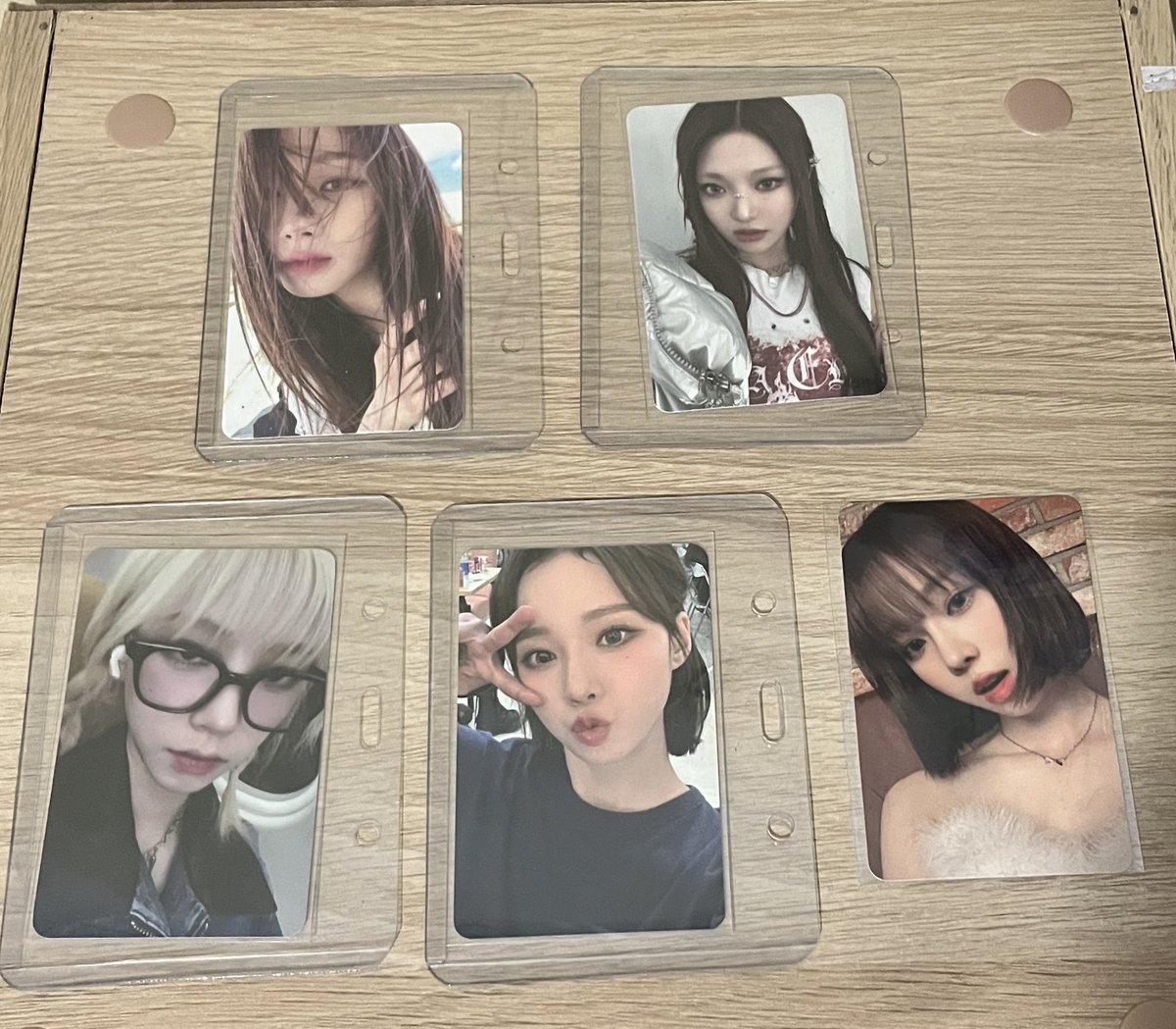 #a ada yang tau berapa kisaran harga pc pc di bawah ini? aku mau jual takut overprice atau underprice

t. pc album my world (into ver) giselle ningning ktown specs my world karina pink christmas winter