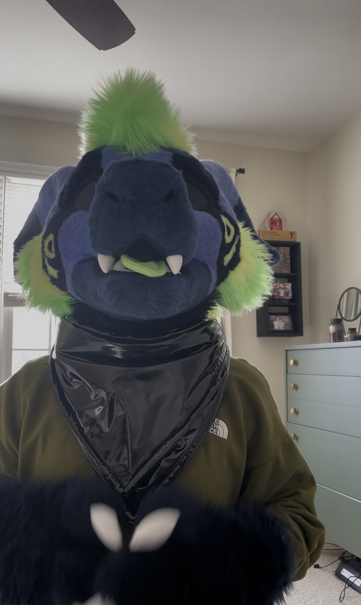 The fish is looking 👁️👁️

👔: <a href="/CoyoteArcade/">🌵Coyote Arcade🌵</a> 
🧣: <a href="/CarrotCraft0/">Carrot Craft</a>