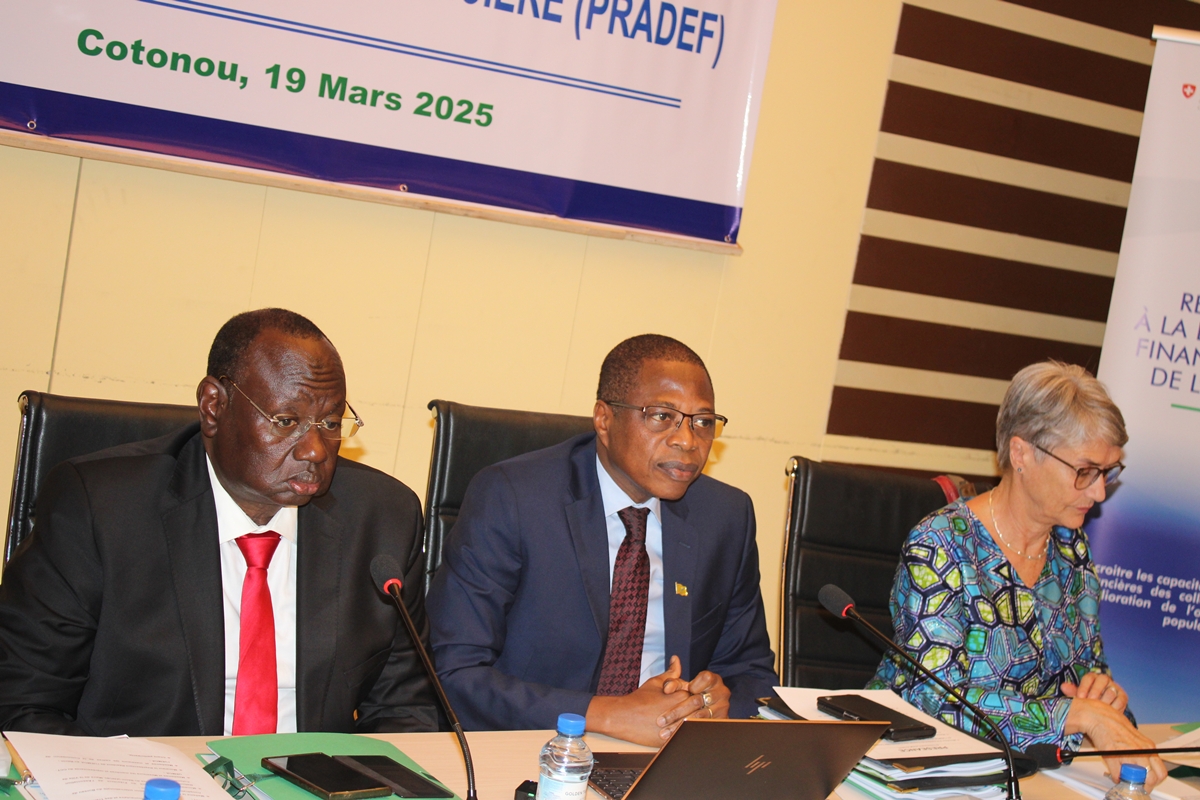 UEMOA_Officiel's tweet photo. Le Commissaire de l'#UEMOA #JonasGBIAN a présidé ce 19 mars 2025 à Cotonou la 4e session du #COS des programmes sur la #Coopérationtransfrontalièrelocale et sur la #décentralisationfinancière en présence du Président du #CCTUEMOA, #OumarBA et #ElisabethPITTELOUDALANSAR, #Suisse https://t.co/7kOCzfxzYd