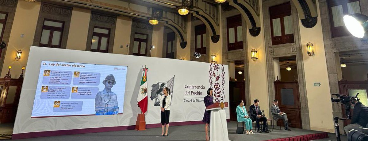 LuzElena_GE's tweet photo. Los cambios en @CFEmx y @Pemex garantizan confiabilidad, abasto y #SoberaníaEnergética, con lo cual podrán cumplir con su responsabilidad social. Nuestra Presidenta, @Claudiashein, ha hecho posible que regresen a ser empresas públicas, empresas del pueblo de México.
#MañaneraDelPueblo