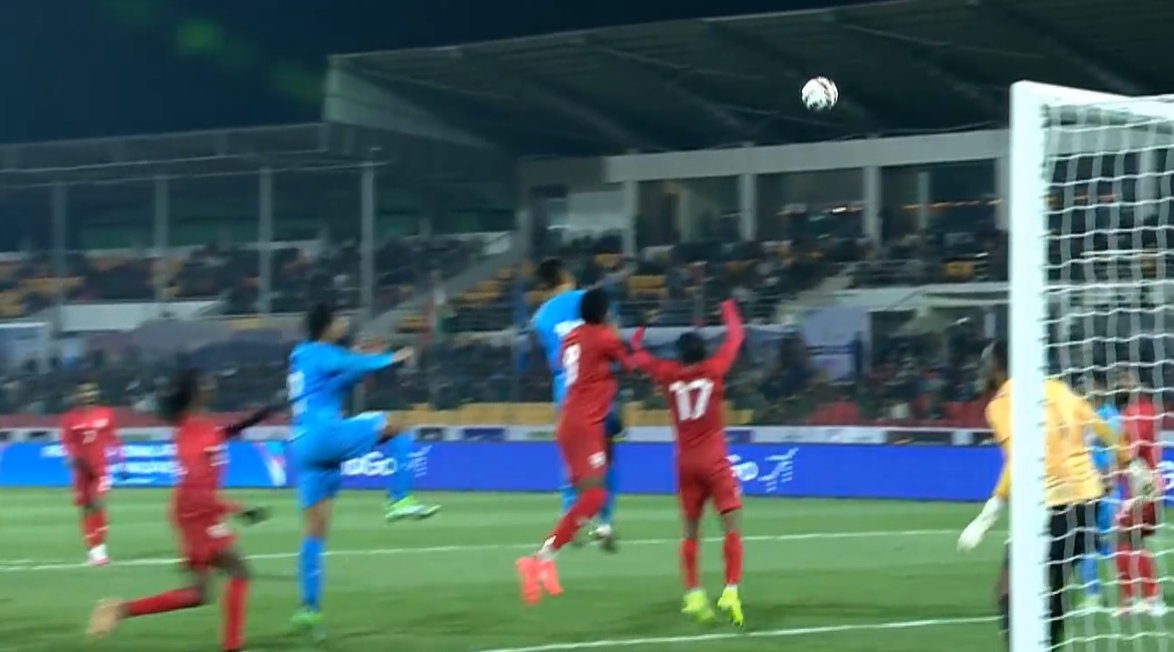 RevSportzGlobal's tweet photo. Gooaaalllll !
35' Rahul Bheke Breaks the Deadlock.
IND 1-0 MDV
#IndianFootball #INDvsMDV https://t.co/eaFqutv6o5