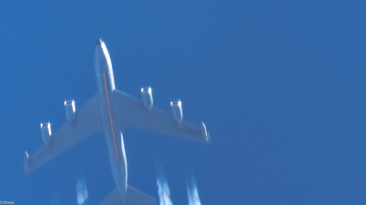 wesleyb1989's tweet photo. March18:
and on the way back
#emptycallsign(#D) #AE0264 (60-0355) #USAFE #K35R BOEING KC-135R/T #Stratotanker with multipoint #refuelling system #drogue #pods #36025ft
(#NLspot #Planespotting #Nikon #P950 #P1000 #Aviation #Avgeek #ADSB) https://t.co/h2P9NwE0y2