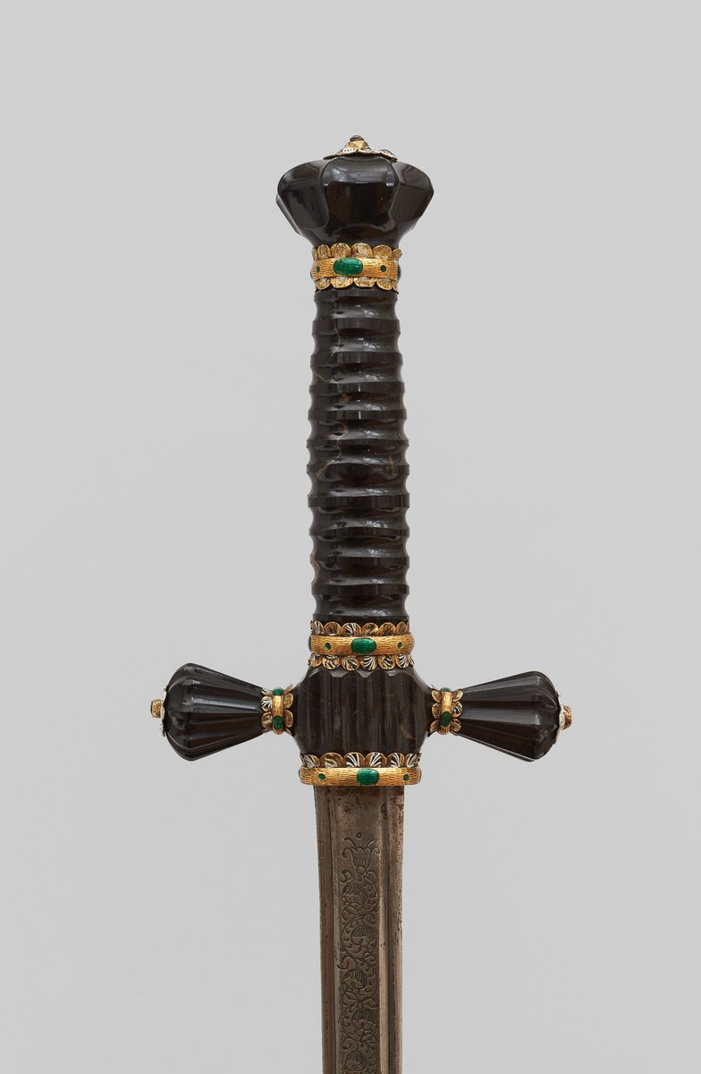 TheArmour's tweet photo. An early #Smallsword with an onyx hilt decorated with gold and enamel,
OaL: 27.2 in/69.2 cm
#Germany, 1664, housed at the @KHM_Wien
#weapons #sword #hre #holyromanempire #earlymodern #khm #art #history https://t.co/D0bYM0TyqI