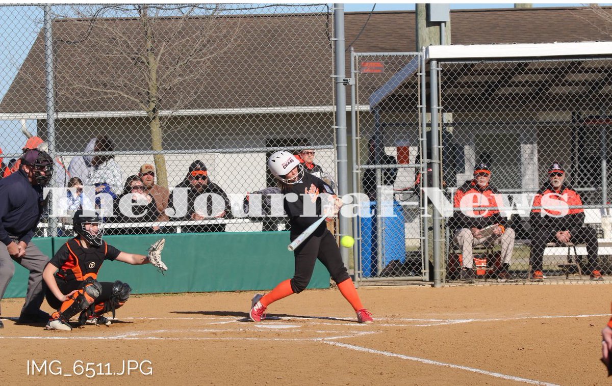 LaineyLessman's tweet photo. 🧡🖤🥎💪🏼 2028 Fresh. year HS softball. Season opener- My team came to battle and took a 17-4 W!! 🔥
Varsity hitting stats: 2 triples, 1 double, and 1 walk BAA: 1.000, RBI 4 against some solid pitching.
Fielding 3rd base had 3 PO’s and 1 DP. Looking forward to a great season! https://t.co/SM6OG32WzG