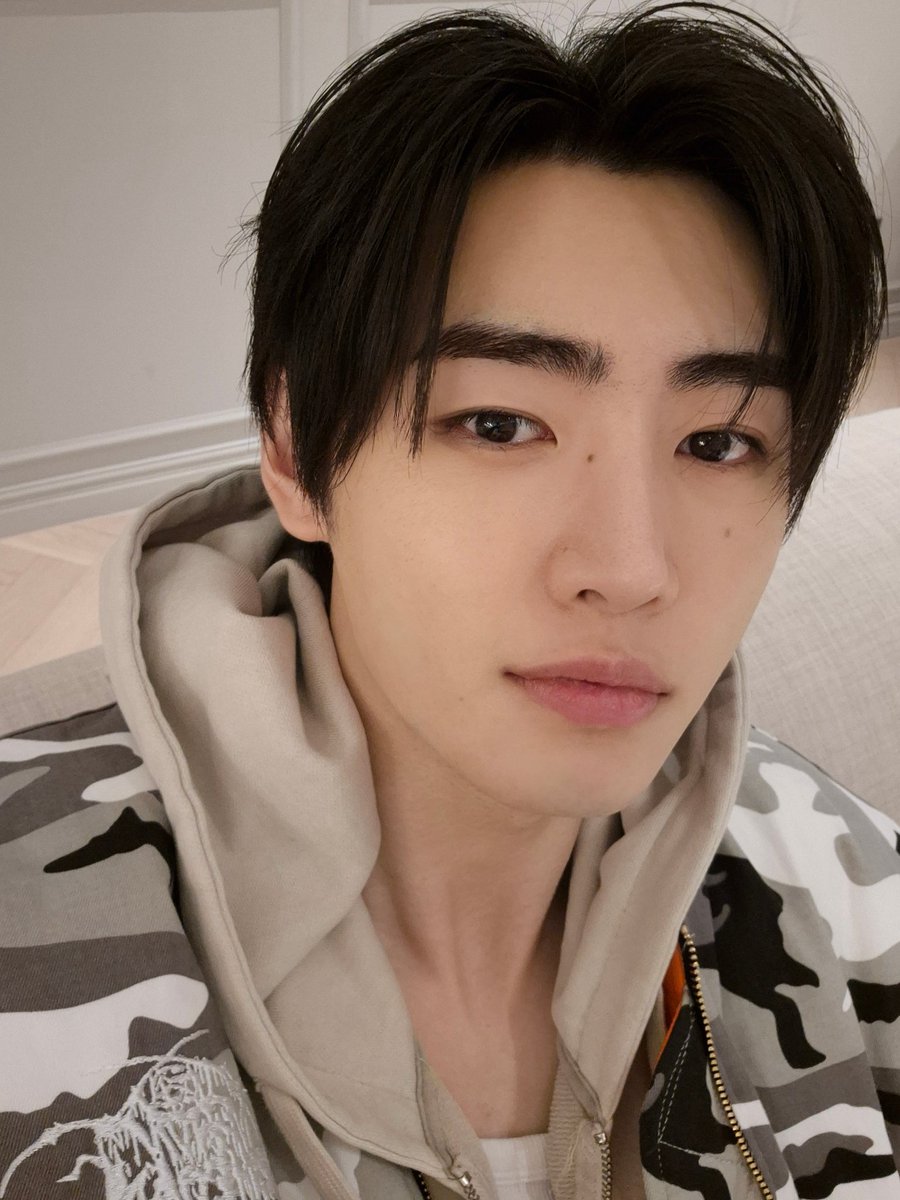 [ #성훈's Post ] 250319

#SUNGHOON: Be careful not to catch a cold
ENGENEs 🥶

<a href="/ENHYPEN_members/">ENHYPEN</a> <a href="/ENHYPEN/">ENHYPEN OFFICIAL</a> #ENHYPEN #엔하이픈