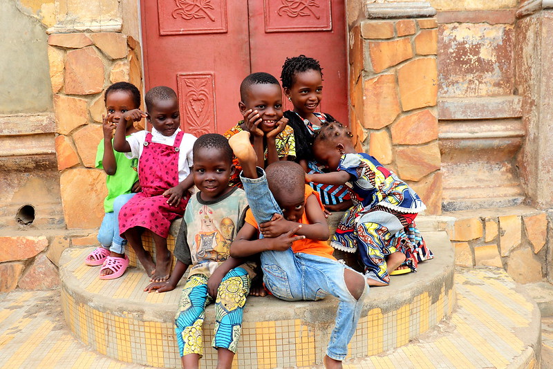 Milviatges's tweet photo. Porto Novo es la capital de Benín. 
Los primeros templos vudú, iglesias y mezquitas coloniales y muchas vida en la calle es lo que vimos.
https://t.co/CvKTCFjdK1 https://t.co/SJUpClFdEt