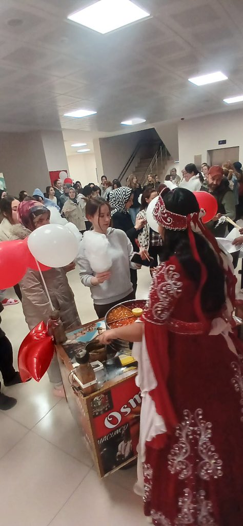 Yurt Müdürlüğümüzde Ramazan Şenlikleri devam ediyor. Öğrencilerimizle birlikte geleneklerimizi yaşattık, Osmanlı Macunu, Mısır ve Pamuk Şeker ikramıyla Ramazan ruhunu yaşadık.
#YurdumdaRamazanBereketi 

<a href="/OA_BAK/">Dr. Osman Aşkın Bak</a> <a href="/selimakGSB/">Selim AK</a> <a href="/arzum_bulduk/">Arzum Bulduk</a>  <a href="/EdirneKYGM/">GSB Edirne Yurtları</a> 
🌻Meriç Öğrenci Yurdu