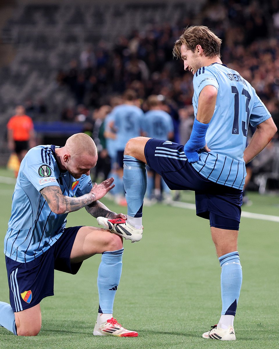 Conf_League's tweet photo. 🟡🔴🔵 Stensson 👟 Stahl

#UECL | @DIF_Fotboll https://t.co/5nzGZoBNXU