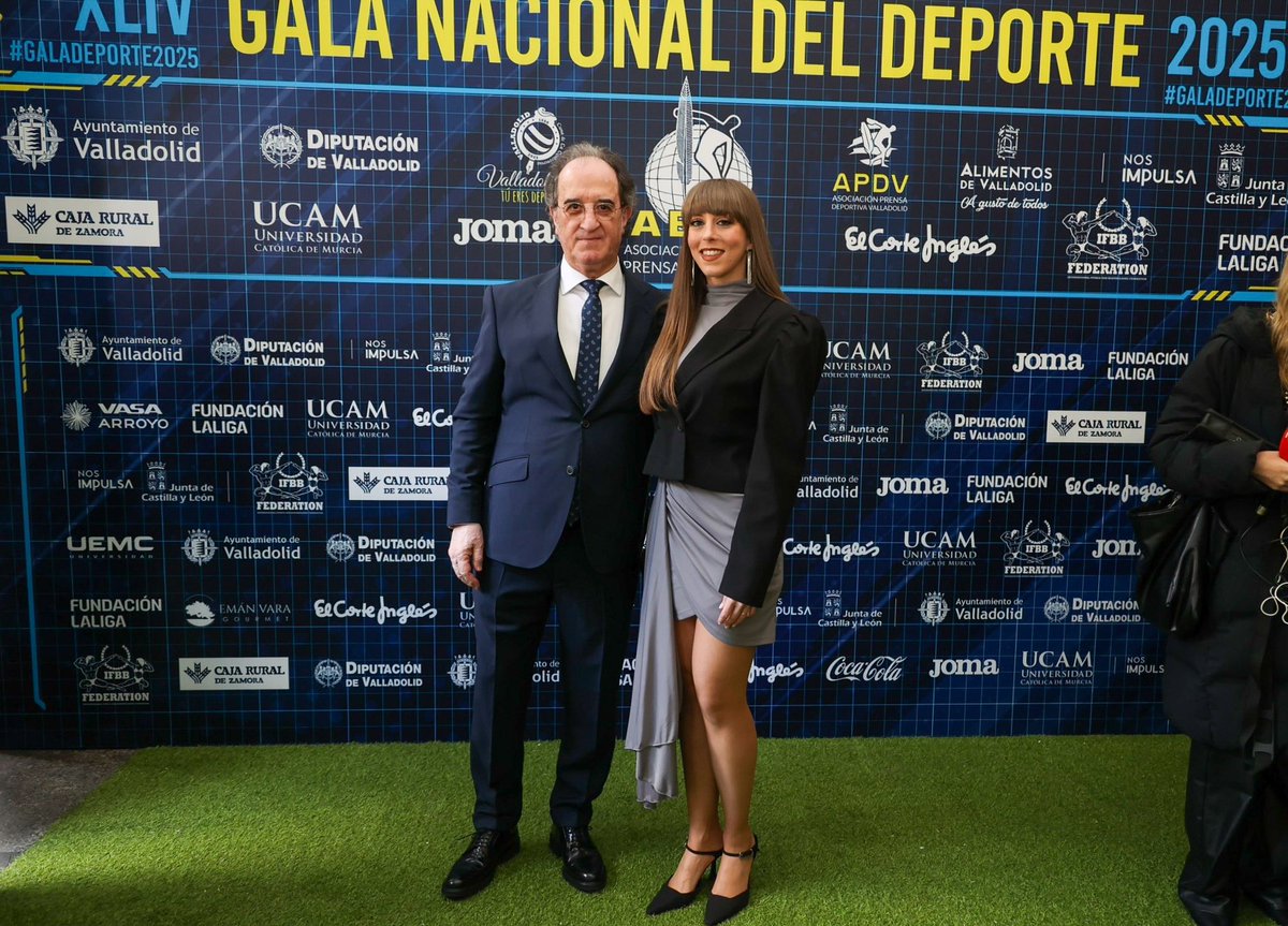 Periodistas Deportivos de Granada (@prensadepgr) on Twitter photo Con la resaca aún de lo que han sido estos días en la #GalaDeporte2025 y el Congreso de <a href="/periodistasAEPD/">Periodistas AEPD</a> en Valladolid, aquí os dejamos algunas fotos de lo bien representados y acompañados que estuvimos 😎 y, cómo no, darle la enhorabuena a <a href="/JRedondo54/">Julián Redondo</a> por estos años como presi🙌🏼 Con la resaca aún de lo que han sido estos días en la #GalaDeporte2025 y el Congreso de <a href="/periodistasAEPD/">Periodistas AEPD</a> en Valladolid, aquí os dejamos algunas fotos de lo bien representados y acompañados que estuvimos 😎 y, cómo no, darle la enhorabuena a <a href="/JRedondo54/">Julián Redondo</a> por estos años como presi🙌🏼