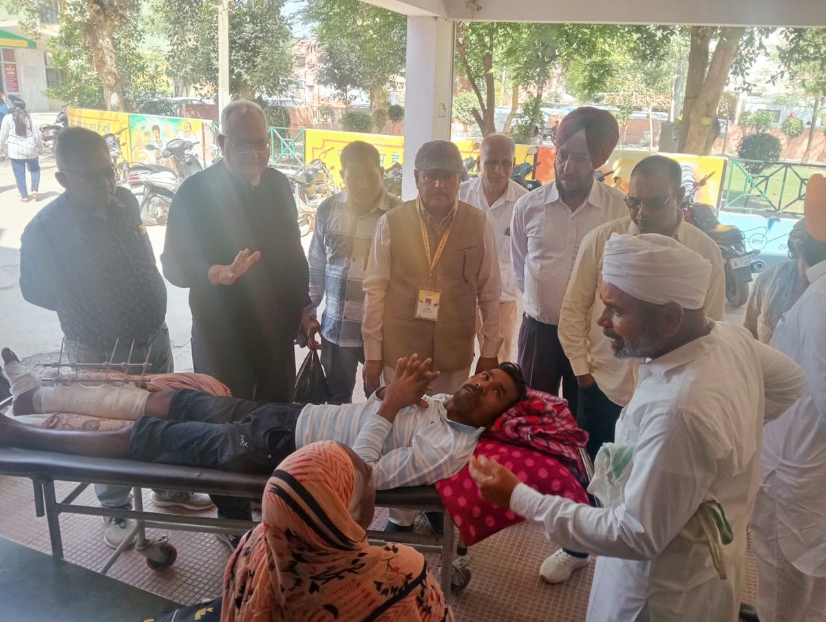 AAP4Ganganagar's tweet photo. 🇳🇪जिला अस्पताल श्रीगंगानगर में आकस्मिक विजिट 🇳🇪
           आम लोगों को इलाज में हो रही परेशानी पता लगाने व सुधार के लिए  राजकीय जिला चिकित्सालय श्रीगंगानगर में मरीजों व उनके परिजनों से बातचीत की। दिलीप जाखड़ प्रदेश अध्यक्ष ओबीसी मोर्चा, श्याम अरोड़ा जिला अध्यक्ष शंकर मेघवाल, https://t.co/ucJwXRNy2M