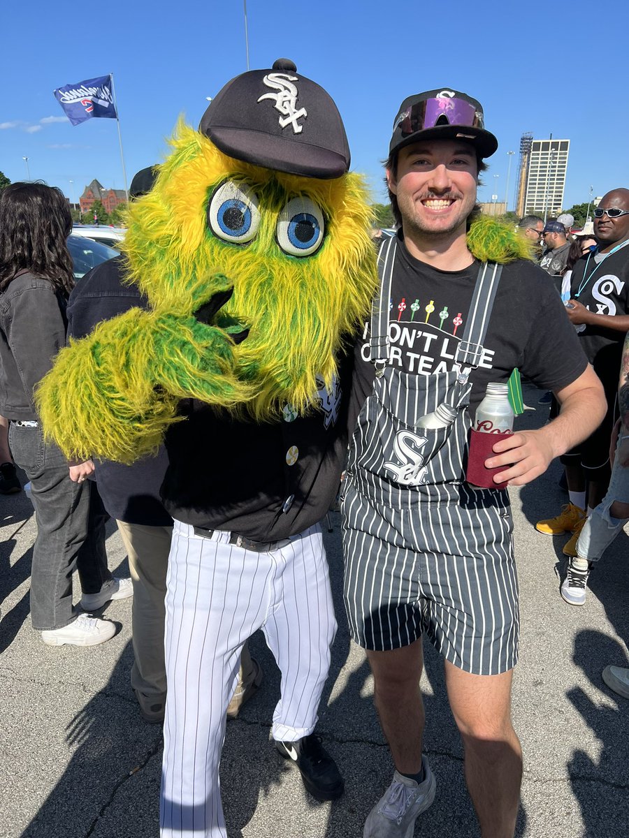 brett_haffner's tweet photo. reintroducing myself before opening day:
im brett 🫡
-diehard white sox fan
-can be found with a mustache and/or overalls (or even a full uniform)
-fav players: luis robert jr &amp; andrew vaughn (+ nick castellanos)
-doing some writing and social content for @SoxOn35th! https://t.co/FyfAgxM44t