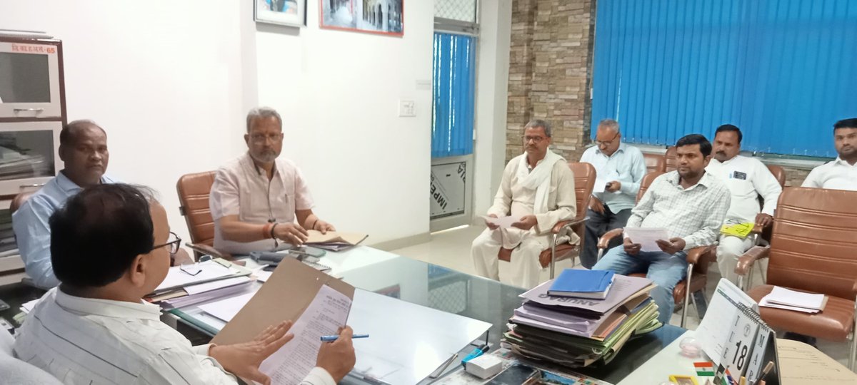 DM Hamirpur-UP (@dmhamirpurup) on Twitter photo рдорд╛0 рднрд╛рд░рдд рдирд┐рд░реНрд╡рд╛рдЪрди рдЖрдпреЛрдЧ рдХреЗ рдирд┐рд░реНрджреЗрд╢реЛрдВ рдХреЗ рдЕрдиреБрдкрд╛рд▓рди рдореЗрдВ рдЖрдЬ рд╕рдорд╕реНрдд рдорд╛рдиреНрдпрддрд╛ рдкреНрд░рд╛рдкреНрдд рд░рд╛рдЬрдиреИрддрд┐рдХ рджрд▓реЛрдВ рдХреЗ рд╕рд╛рде рдмреИрдардХ рдЖрдпреЛрдЬрд┐рдд рдХрд░ рдирд┐рд░реНрд╡рд╛рдЪрдХ рдирд╛рдорд╛рд╡рд▓реА рдПрд╡рдВ рдирд┐рд░реНрд╡рд╛рдЪрди рд╕реЗ рд╕рдореНрдмрдиреНрдзрд┐рдд рдХрд┐рд╕реА рднреА рдкреНрд░рдХрд╛рд░ рдХрд╛ рд╕реБрдЭрд╛рд╡ рдЕрдерд╡рд╛ рд╢рд┐рдХрд╛рдпрдд рд╡рд┐рд╖рдпрдХ рдЖрд╡рд╢реНрдпрдХ рдирд┐рд░реНрджреЗрд╢реЛрдВ/ рдЬрд╛рдирдХрд╛рд░реА рд╕реЗ рд╕рдореНрдмрдВрдзрд┐рдд рдХреЛ рдЕрд╡рдЧрдд рдХрд░рд╛рдпрд╛ рдЧрдпрд╛ | #CEO #ECI рдорд╛0 рднрд╛рд░рдд рдирд┐рд░реНрд╡рд╛рдЪрди рдЖрдпреЛрдЧ рдХреЗ рдирд┐рд░реНрджреЗрд╢реЛрдВ рдХреЗ рдЕрдиреБрдкрд╛рд▓рди рдореЗрдВ рдЖрдЬ рд╕рдорд╕реНрдд рдорд╛рдиреНрдпрддрд╛ рдкреНрд░рд╛рдкреНрдд рд░рд╛рдЬрдиреИрддрд┐рдХ рджрд▓реЛрдВ рдХреЗ рд╕рд╛рде рдмреИрдардХ рдЖрдпреЛрдЬрд┐рдд рдХрд░ рдирд┐рд░реНрд╡рд╛рдЪрдХ рдирд╛рдорд╛рд╡рд▓реА рдПрд╡рдВ рдирд┐рд░реНрд╡рд╛рдЪрди рд╕реЗ рд╕рдореНрдмрдиреНрдзрд┐рдд рдХрд┐рд╕реА рднреА рдкреНрд░рдХрд╛рд░ рдХрд╛ рд╕реБрдЭрд╛рд╡ рдЕрдерд╡рд╛ рд╢рд┐рдХрд╛рдпрдд рд╡рд┐рд╖рдпрдХ рдЖрд╡рд╢реНрдпрдХ рдирд┐рд░реНрджреЗрд╢реЛрдВ/ рдЬрд╛рдирдХрд╛рд░реА рд╕реЗ рд╕рдореНрдмрдВрдзрд┐рдд рдХреЛ рдЕрд╡рдЧрдд рдХрд░рд╛рдпрд╛ рдЧрдпрд╛ | #CEO #ECI