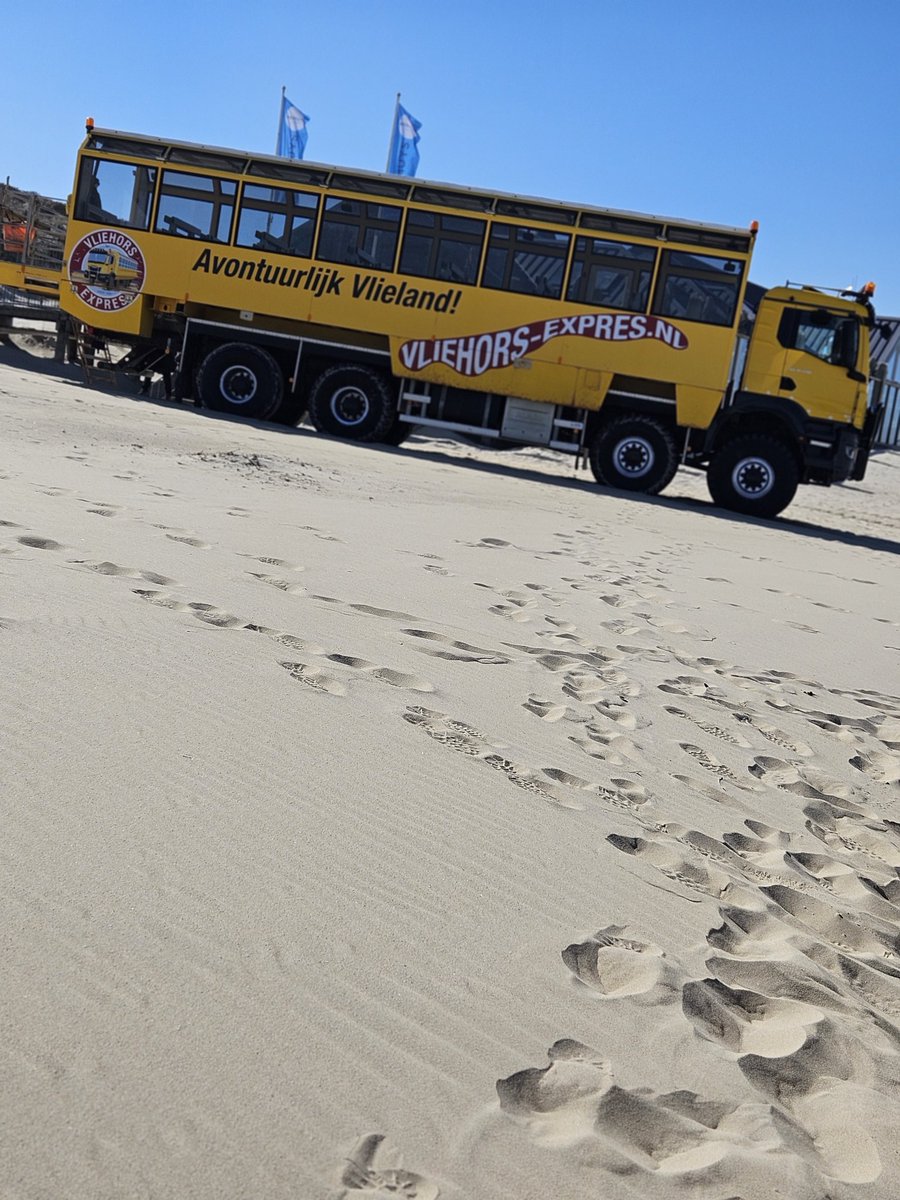 RollsRoyce190's tweet photo. On tour met de Vliehors-Expres👍🏽☀️geweldig weer en een geweldige tour over het strand van vlieland☀️☀️☀️ https://t.co/loZC5zEqEz