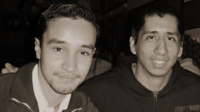 AlejandraTrejoN's tweet photo. Atento recordatorio al sinvergüenza de @FelipeCalderon :
El 19 de marzo del 2010, se celebró que se había abatido a dos sicarios armados #HastaLosDientes.
Eran Jorge y Javier, estudiantes asesinados por quienes debían protegerlos. https://t.co/5de0RHcI5u