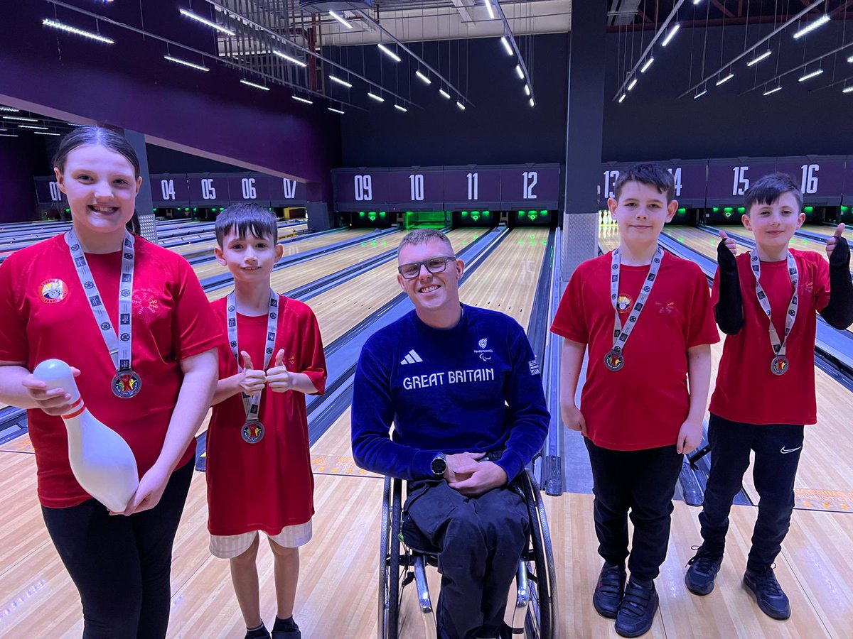 SaughallPrimary's tweet image. Our Ten Pin Bowling superstars were amazing this morning in the Grand Final at Cheshire Oaks coming away with the runners up trophy and well deserved Silver Medals. 🥈 We are all very proud of you for representing our school so brilliantly! 🤩🤩🤩 @ChesterSSP